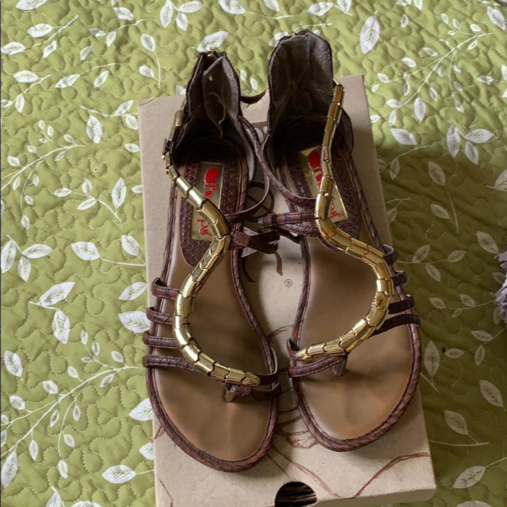 Two Lips Sandals